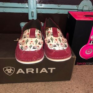 Ariat cruisers. Size 10